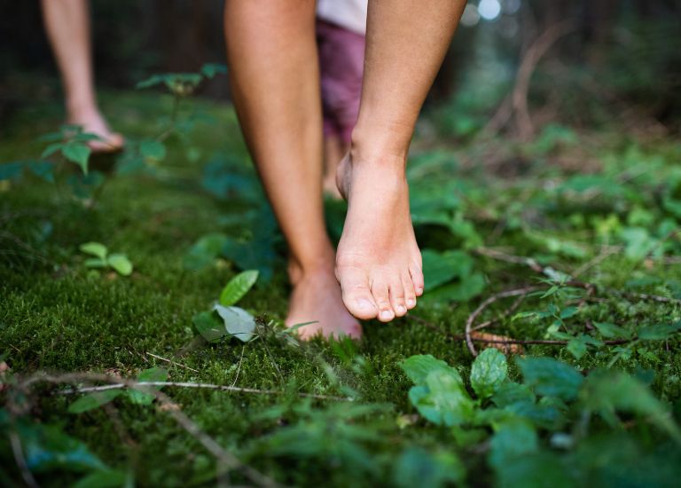 Benefits of earthing for anti-aging