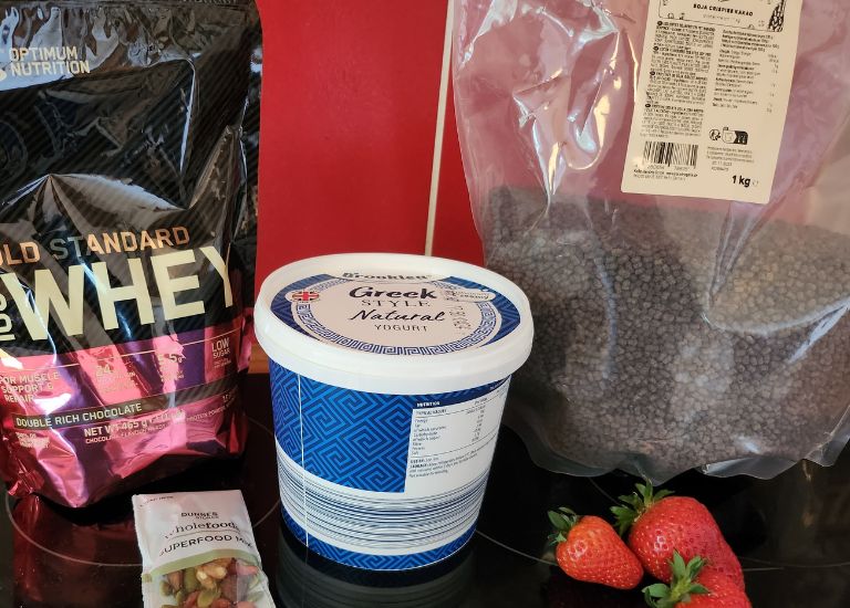 high protein breakfast greek yoghurt protein powder